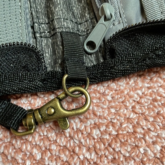 EDDIE BAUER WRISTLET - Picture 4 of 7